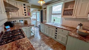 KITCHEN- click for photo gallery